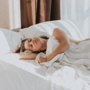 Nattens biologiska klocka: Vad sker i huden under djupsömnen?